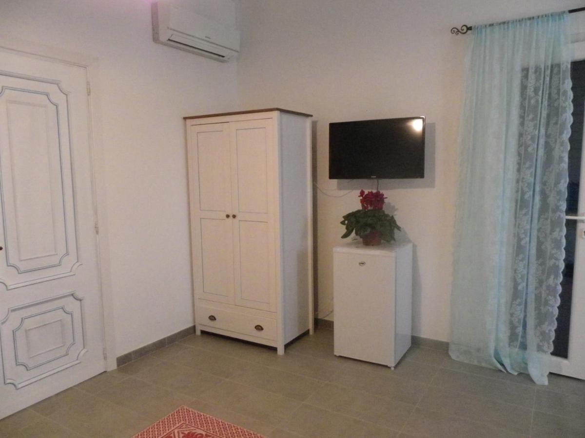 SantʼAnna Arresi B&B And Home Restaurant La Casa Del Pescatore מראה חיצוני תמונה